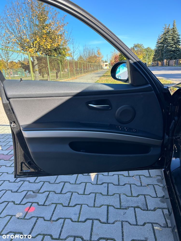 BMW Seria 3 325i - 18