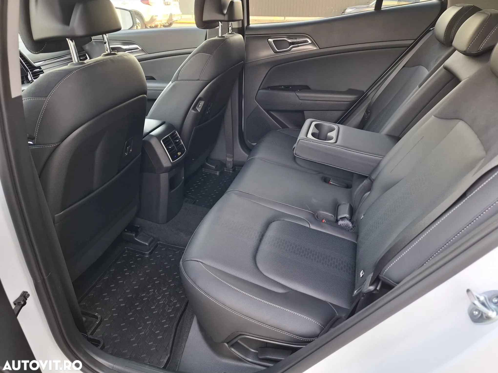Kia Sportage 1.6 T-GDI PHEV 6AT 4x4 Business Line - 16