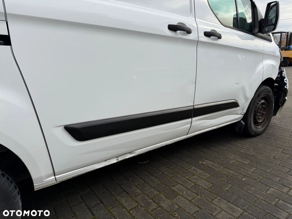 Ford TRANSIT CUSTOM - 11