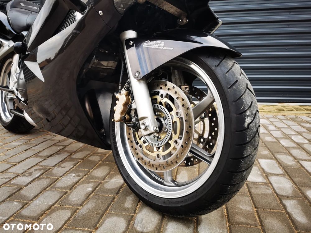 Honda VFR - 12