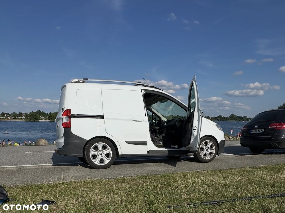 Ford Transit Courier - 24