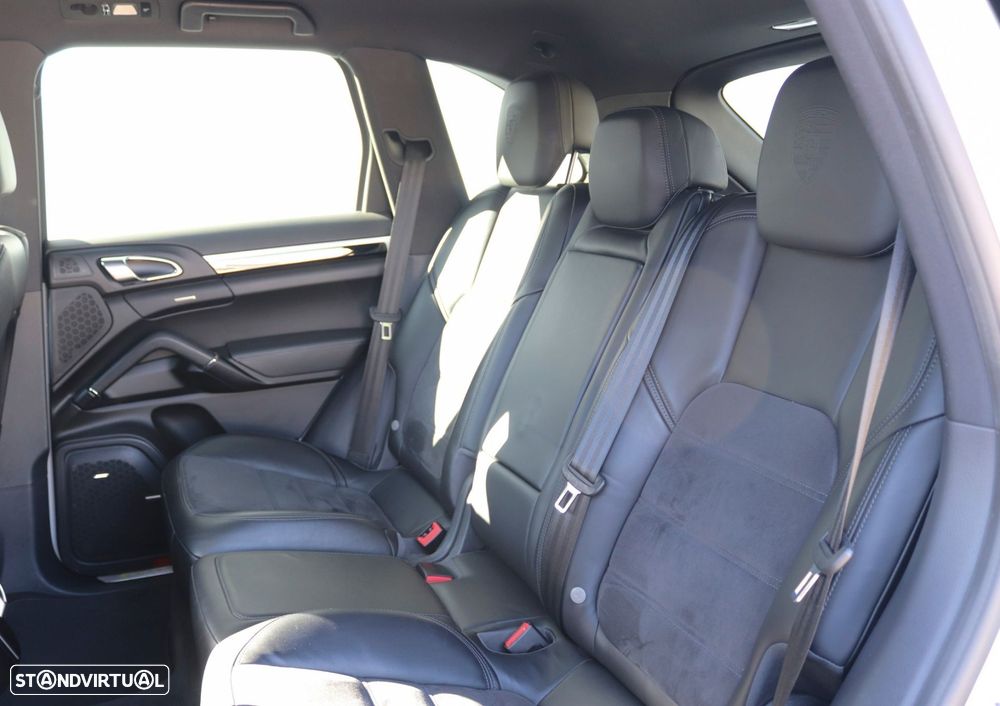 Porsche Cayenne S E-Hybrid Platinum Edition - 46