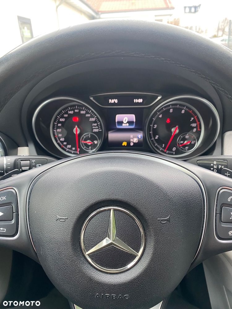 Mercedes-Benz CLA 180 7G-DCT - 18