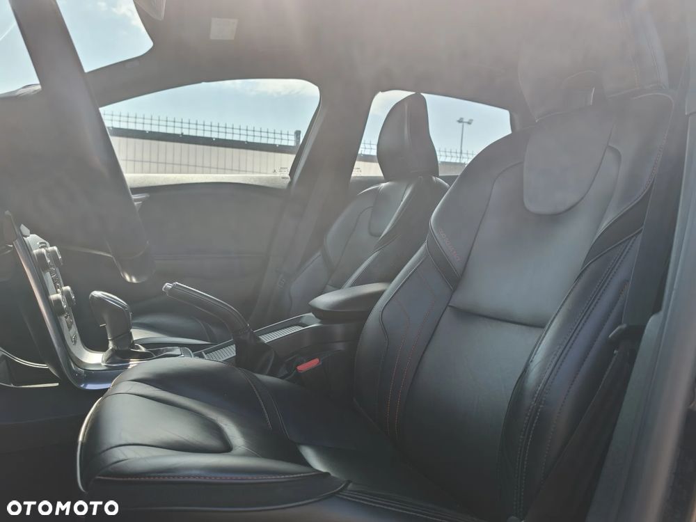 Volvo V40 - 24
