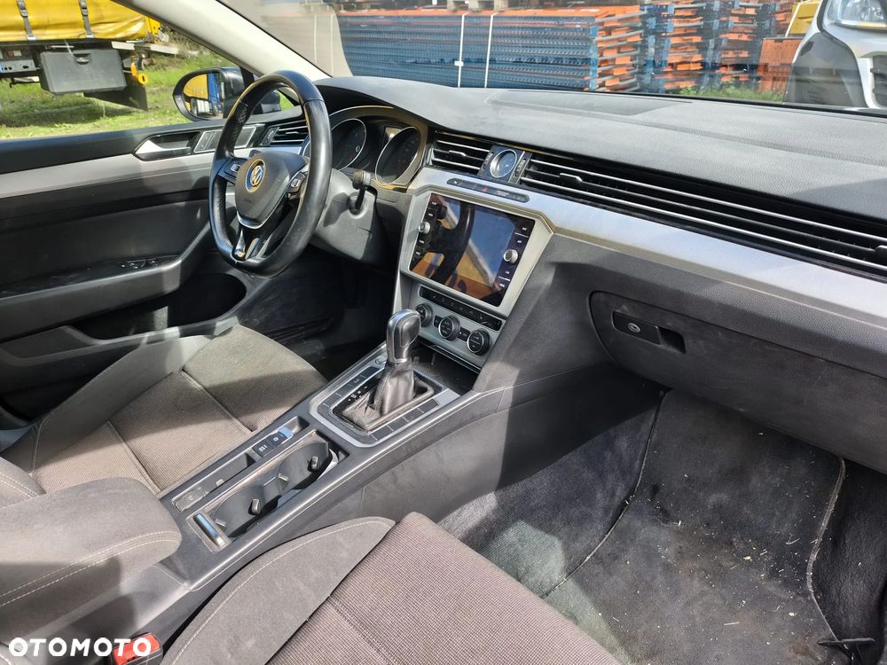 Volkswagen Passat 2.0 TDI SCR DSG Comfortline - 5