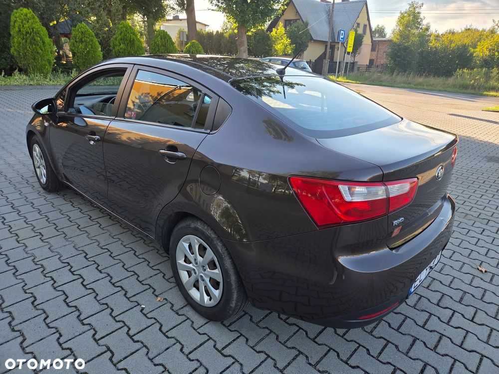 Kia Rio 1.4 M - 10