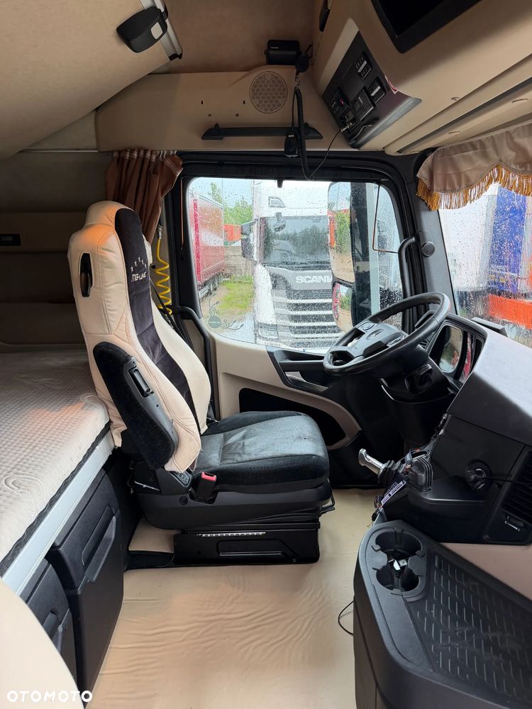 Mercedes-Benz ACTROS 1845 / EURO 5 / GIGA SPACE / NOWY TACHOGRAF / 2013 REJESTRACJA / BARDZO ŁADNY STAN / BEZ RETARDERA / BLUETEC 5 / 2 ZBIORNIKI PALIWOWE / KSENONY / LODÓWKA / PŁASKA PODŁOGA !! - 39
