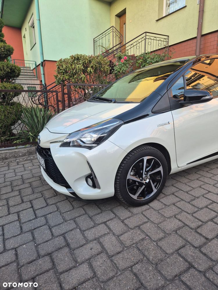Toyota Yaris Hybrid 100 Selection - 27