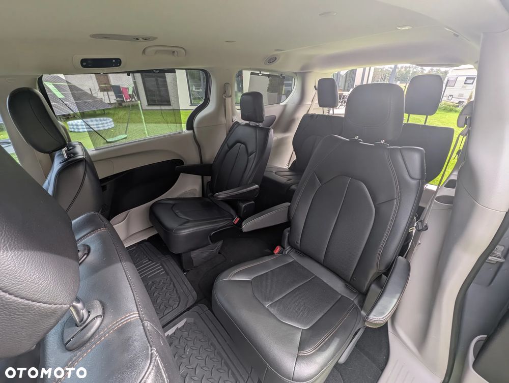 Chrysler Pacifica - 26