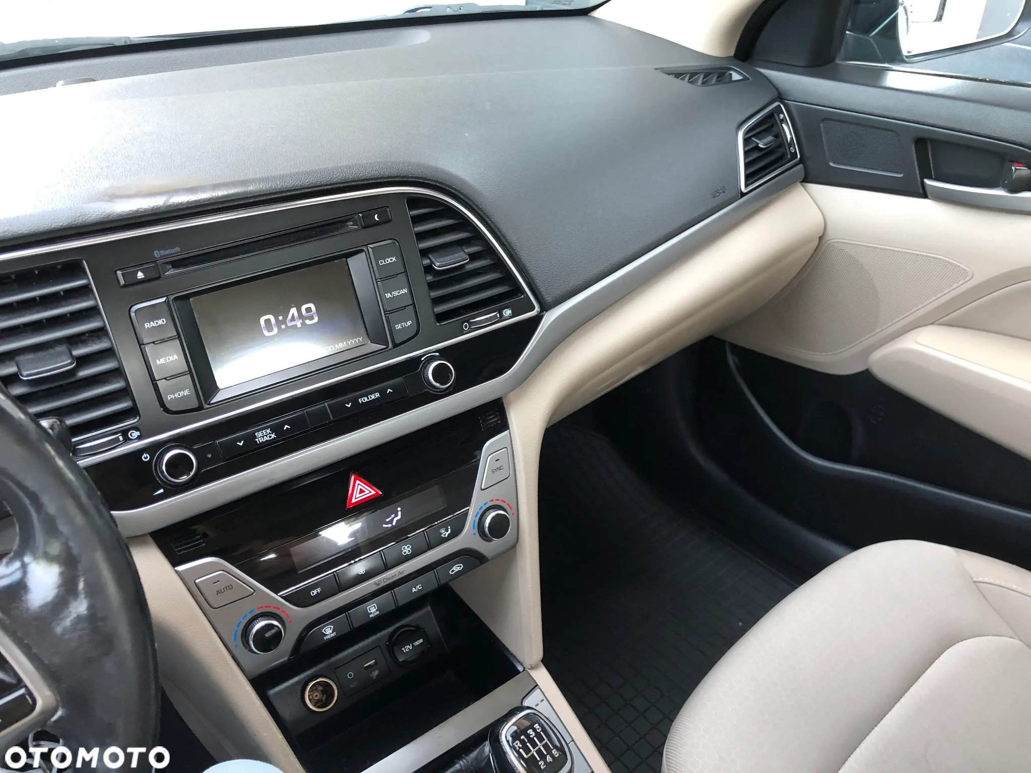 Hyundai Elantra 1.6 Comfort - 11