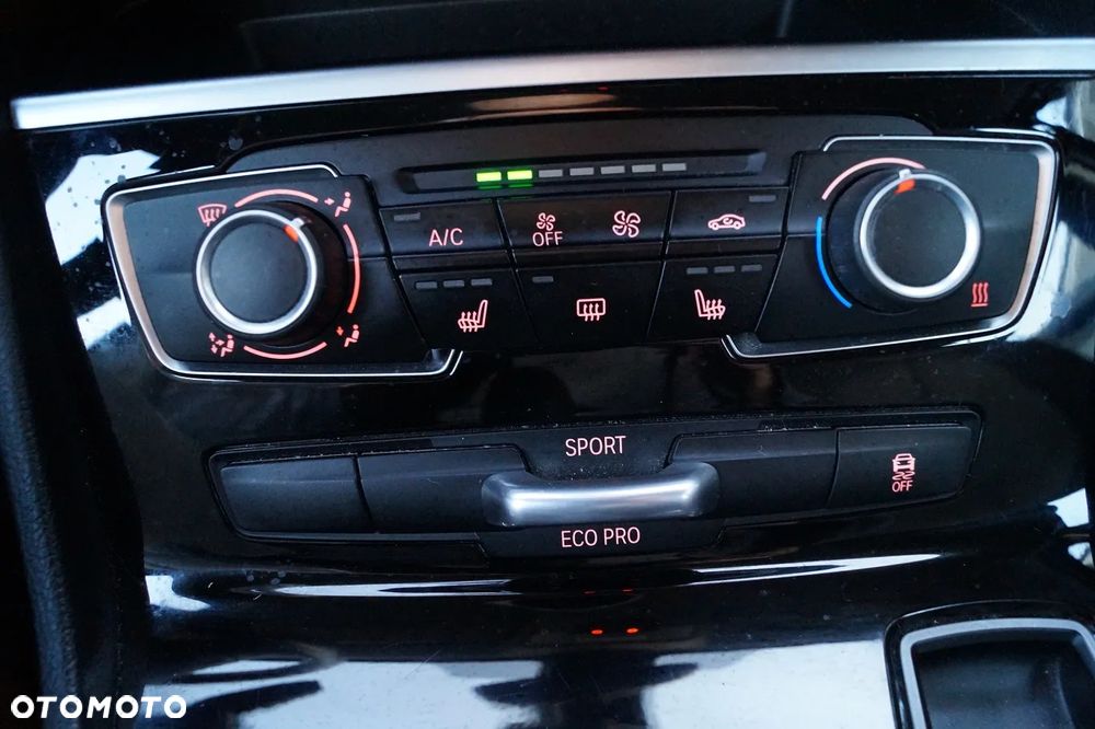 BMW Seria 2 216d - 29