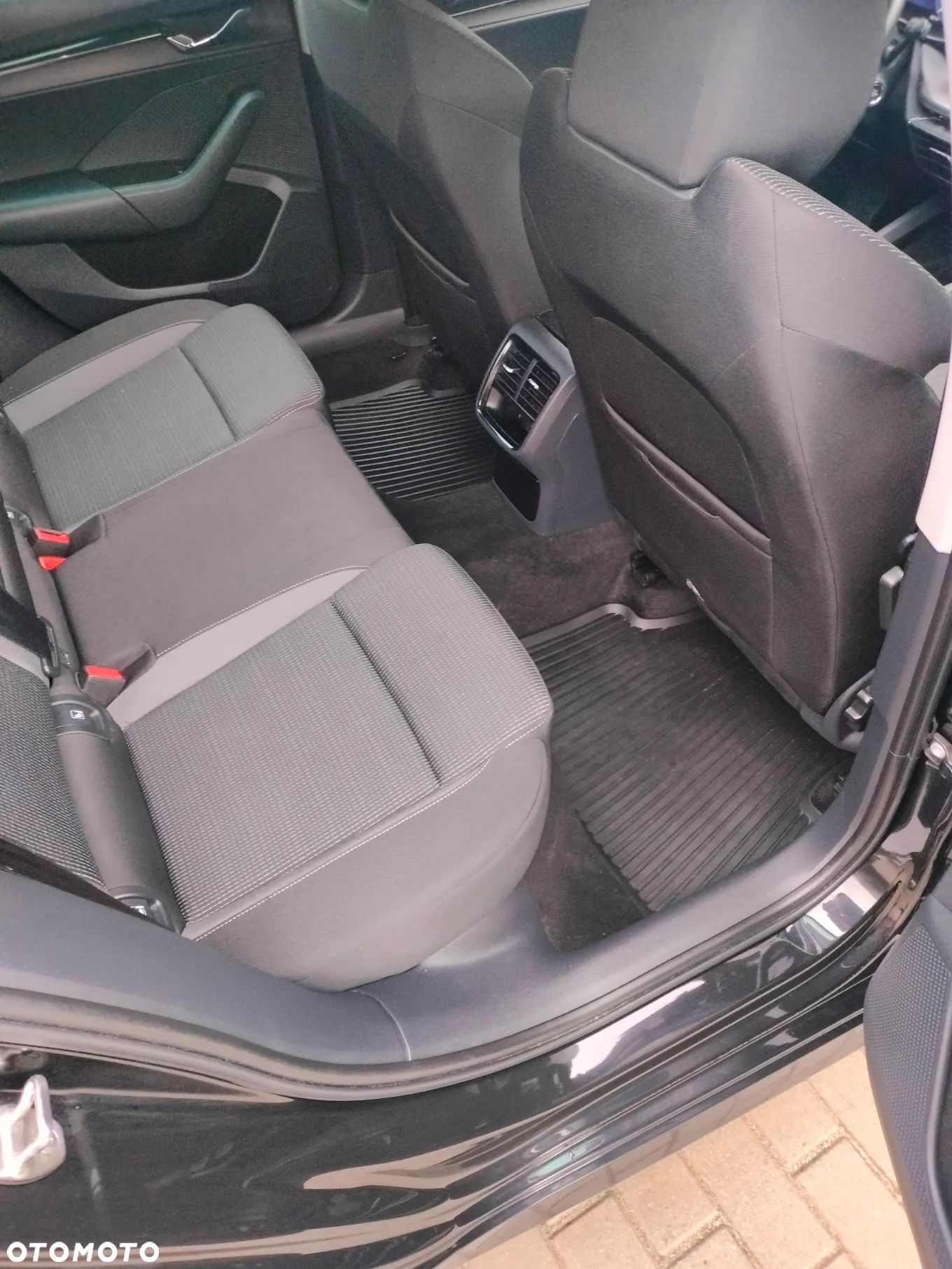 Skoda Octavia Combi 2.0 TDI DSG Style - 19