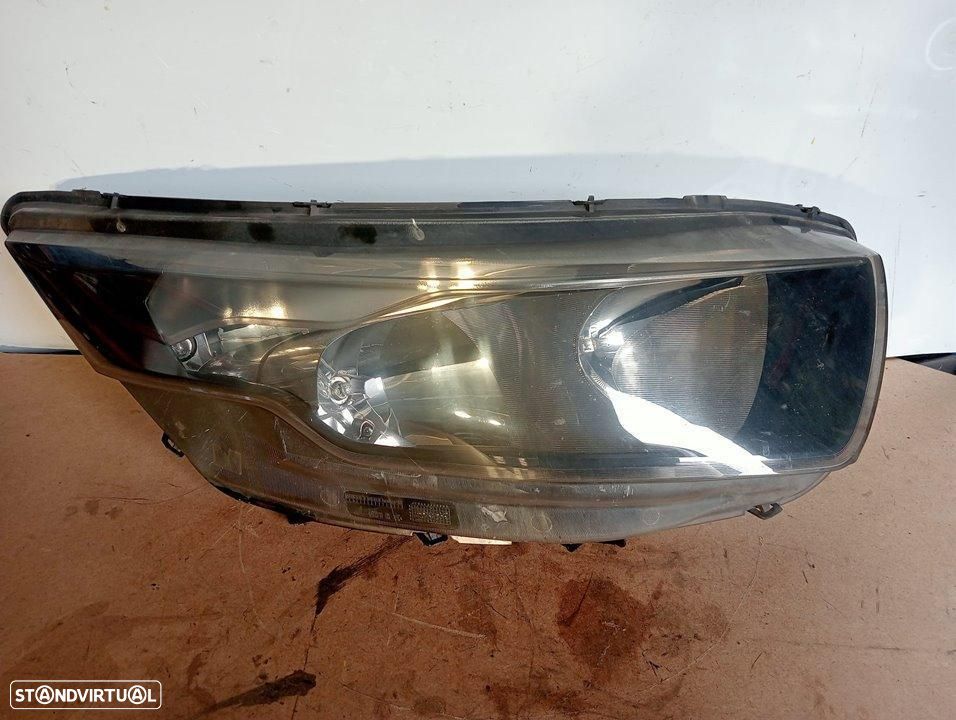 FAROL DIREITO IVECO DAILY FURGÓN - 1