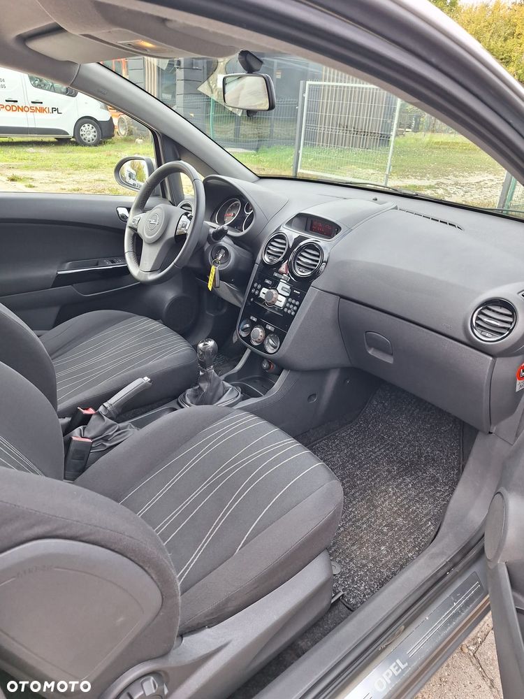 Opel Corsa 1.2 16V Essentia - 7