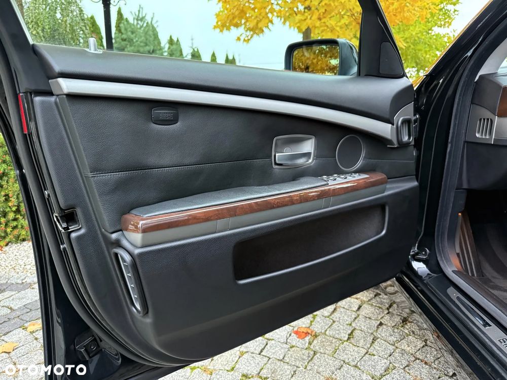 BMW Seria 7 750i L - 15