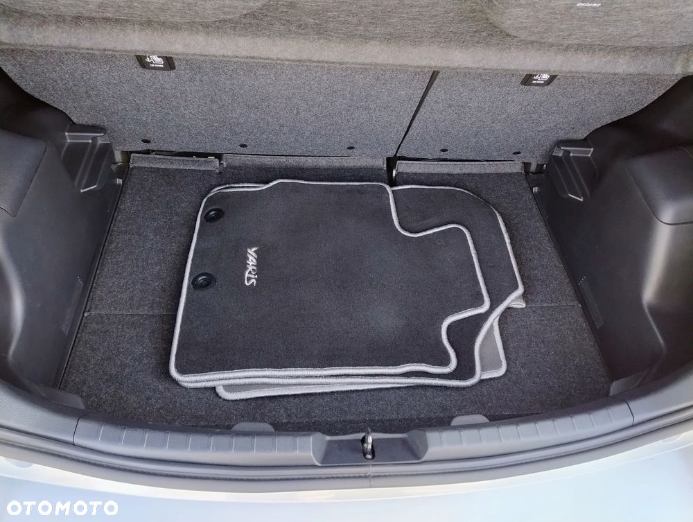 Toyota Yaris 1.5 Premium - 12
