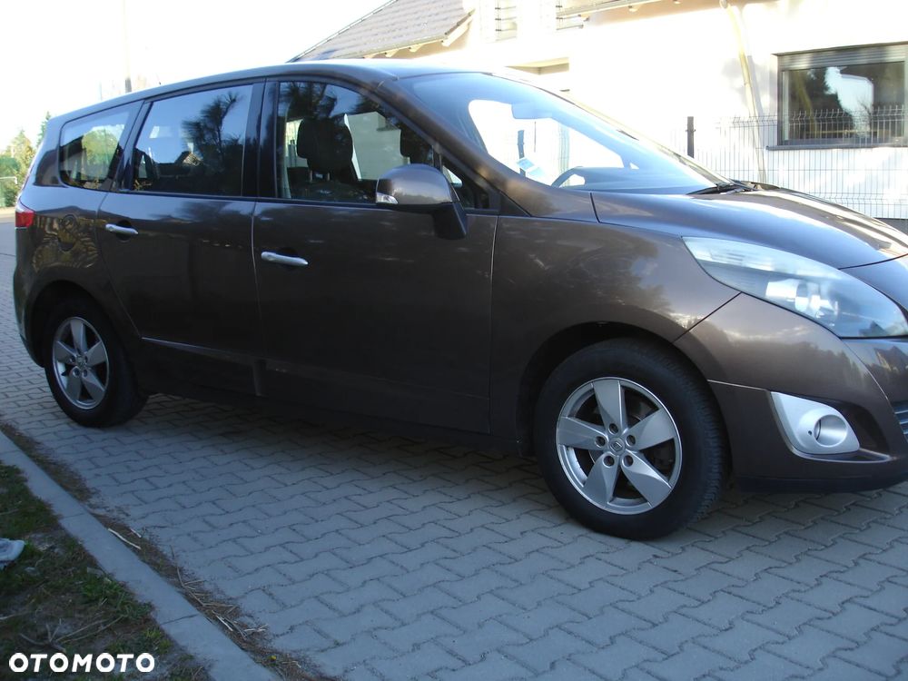Renault Grand Scenic - 26