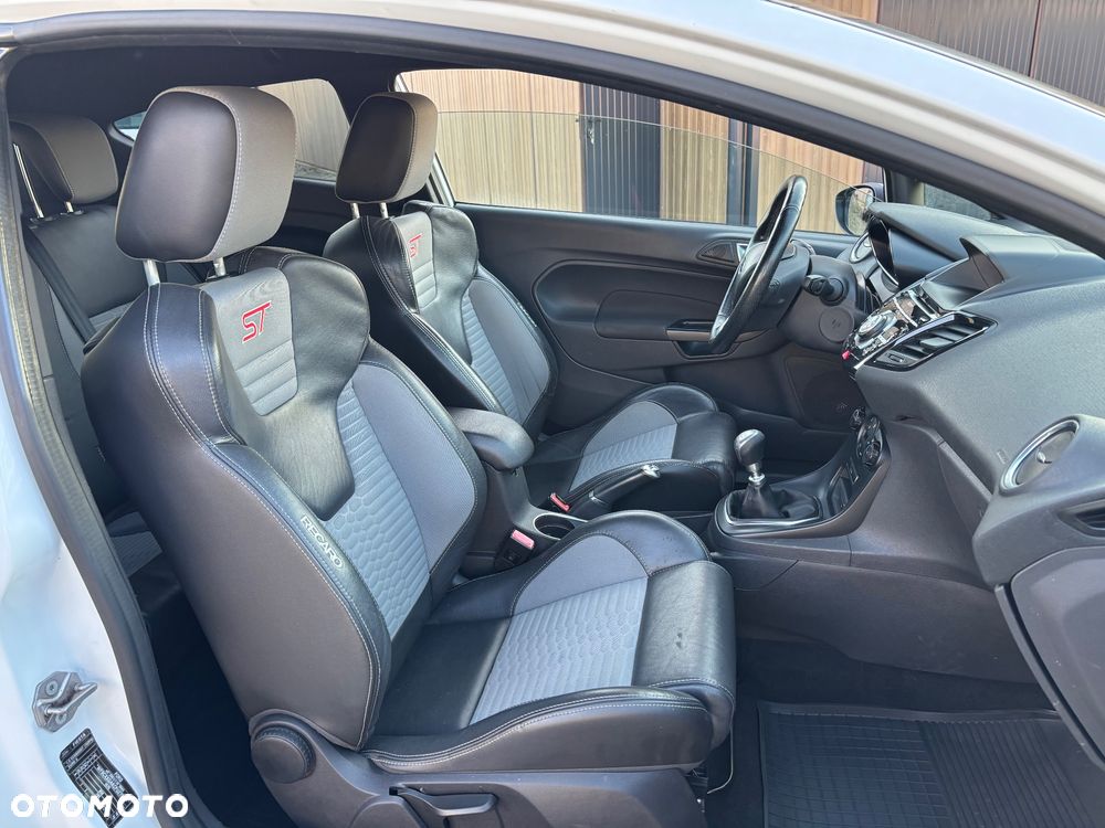 Ford Fiesta 1.6 EcoBoost ST - 28