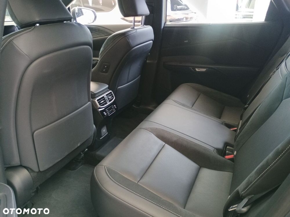 Lexus RX 450h+ Omotenashi - 17