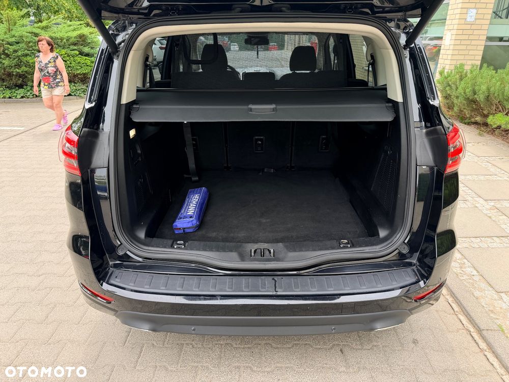 Ford S-Max - 11