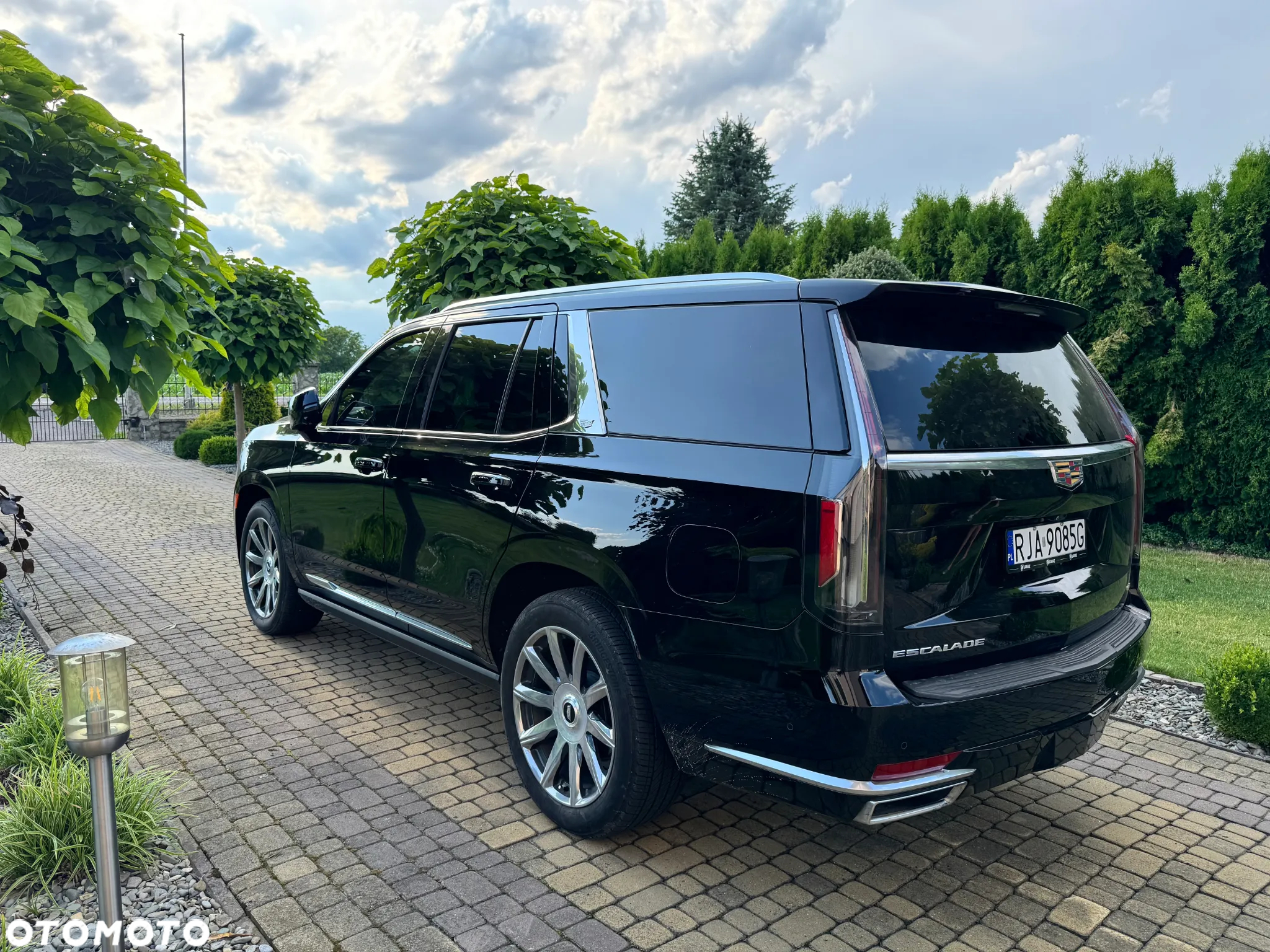 Cadillac Escalade - 5