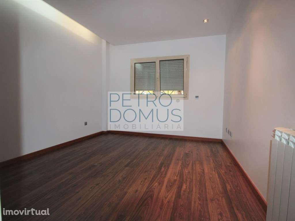 APARTAMENTO T1 - AV. MARQUÊS DE POMBAL - Grande imagem: 4/13