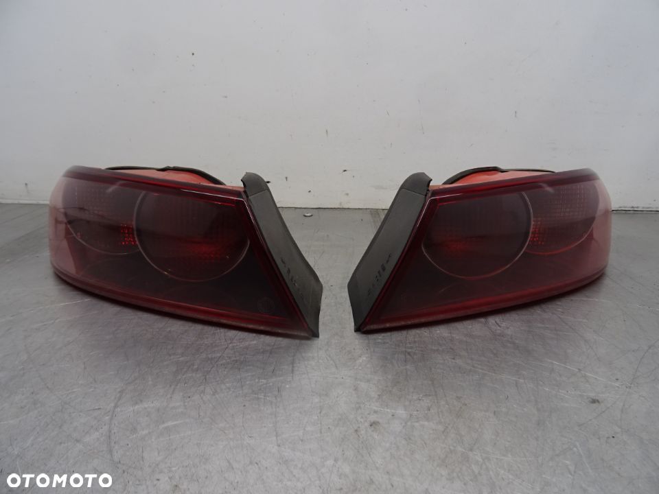 ALFA ROMEO 159 05-11 SEDAN 1.9 JTD LAMPA PRAWY LEWY TYŁ TYLNA W BŁOTNIK - 1
