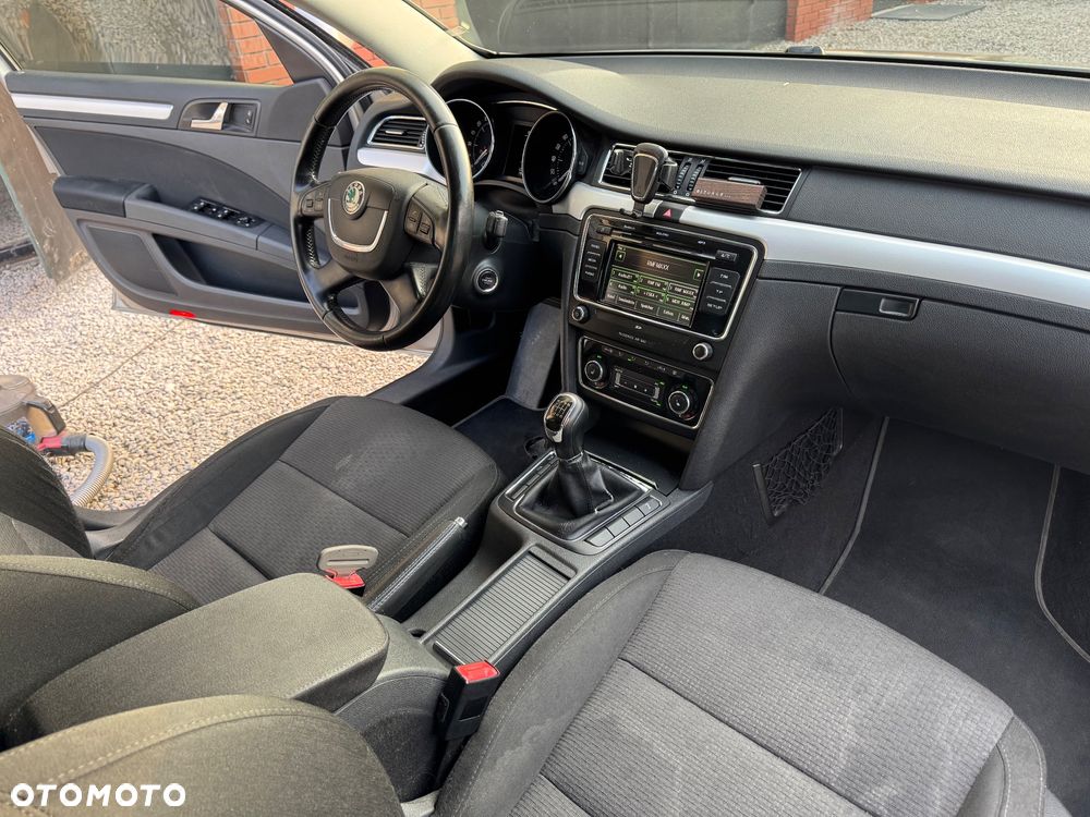 Skoda Superb 2.0 TDI PD Elegance - 10