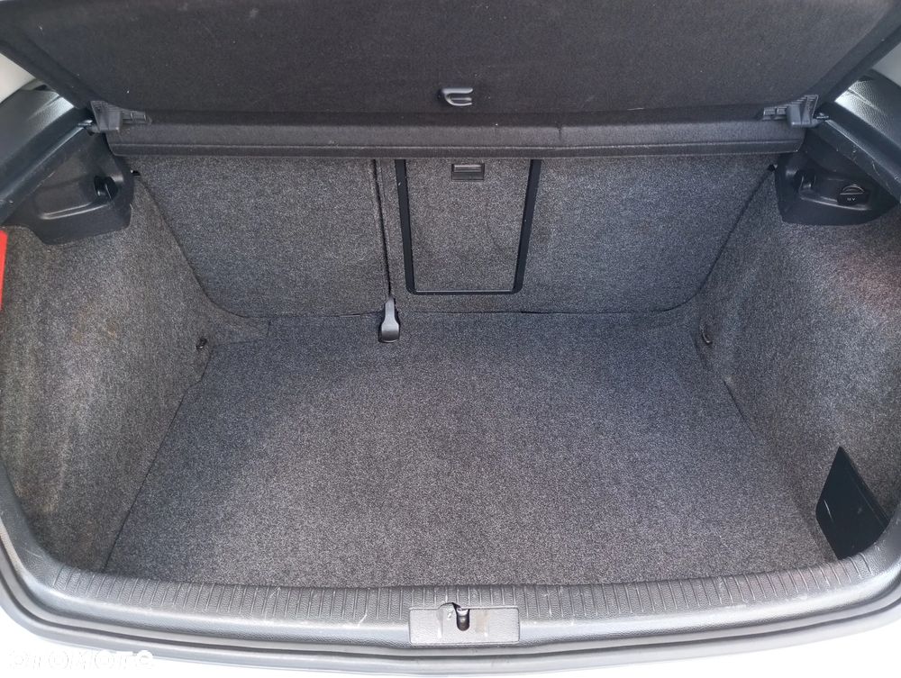 Volkswagen Golf - 27