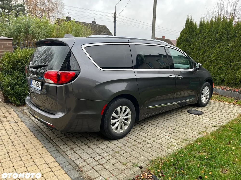 Chrysler Pacifica - 7