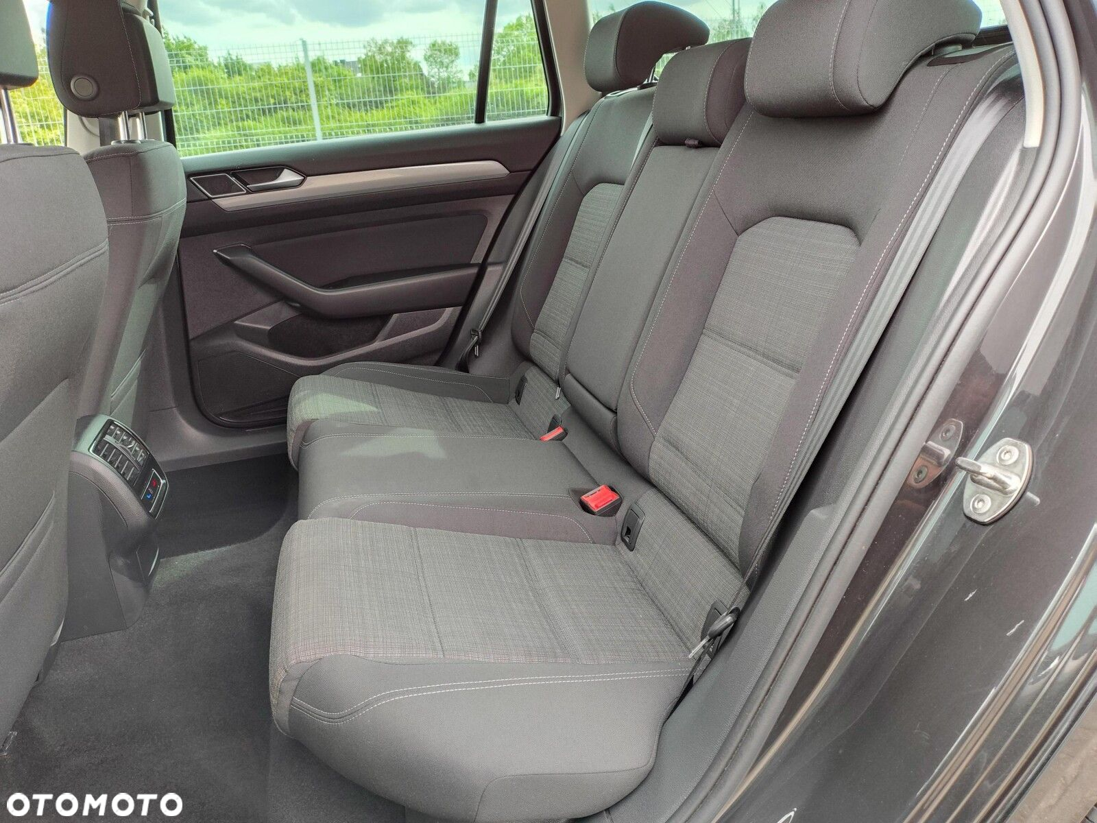Volkswagen Passat 2.0 TDI Business DSG - 11