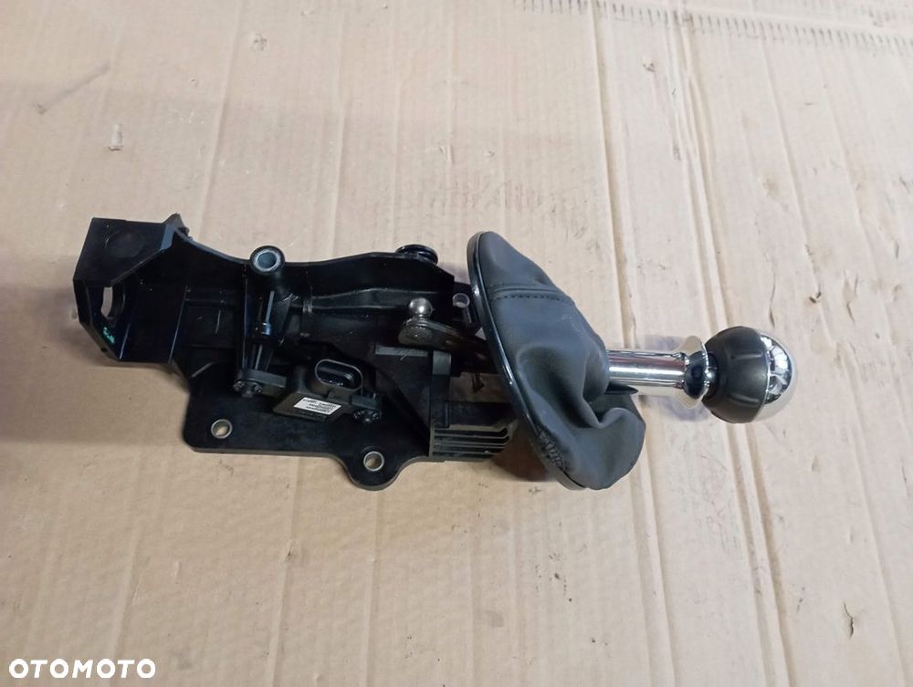 FIAT 500 WYBIERAK GAŁKA ZMIANY BIEGÓW MANUAL 6 BIEGÓW 50296584 6071690101 - 3