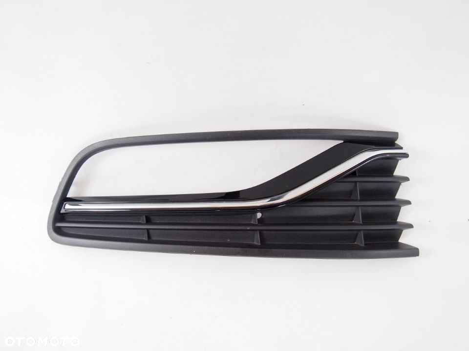 Volkswagen Polo Atrapa kratka prawa zderzak 14r FL Lift lakierowana - 1