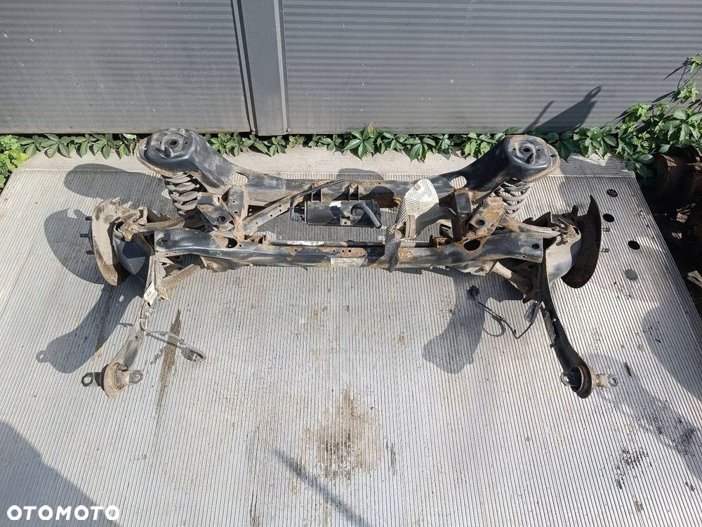 BELKA OŚ ZAWIESZENIA TYŁ FORD FOCUS MK2 KOMBI - 1