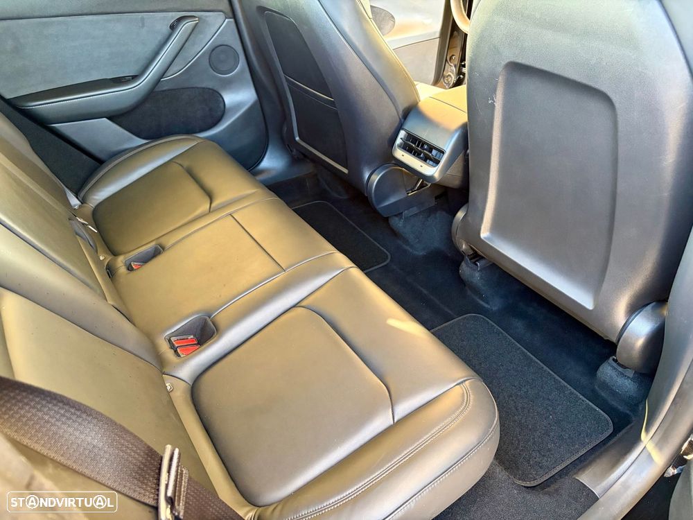 Tesla Model Y Long Range Dual Motor AWD - 19