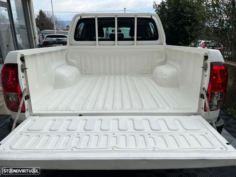 Toyota Hilux 2.4 D-4D 4WD CD CM - 8