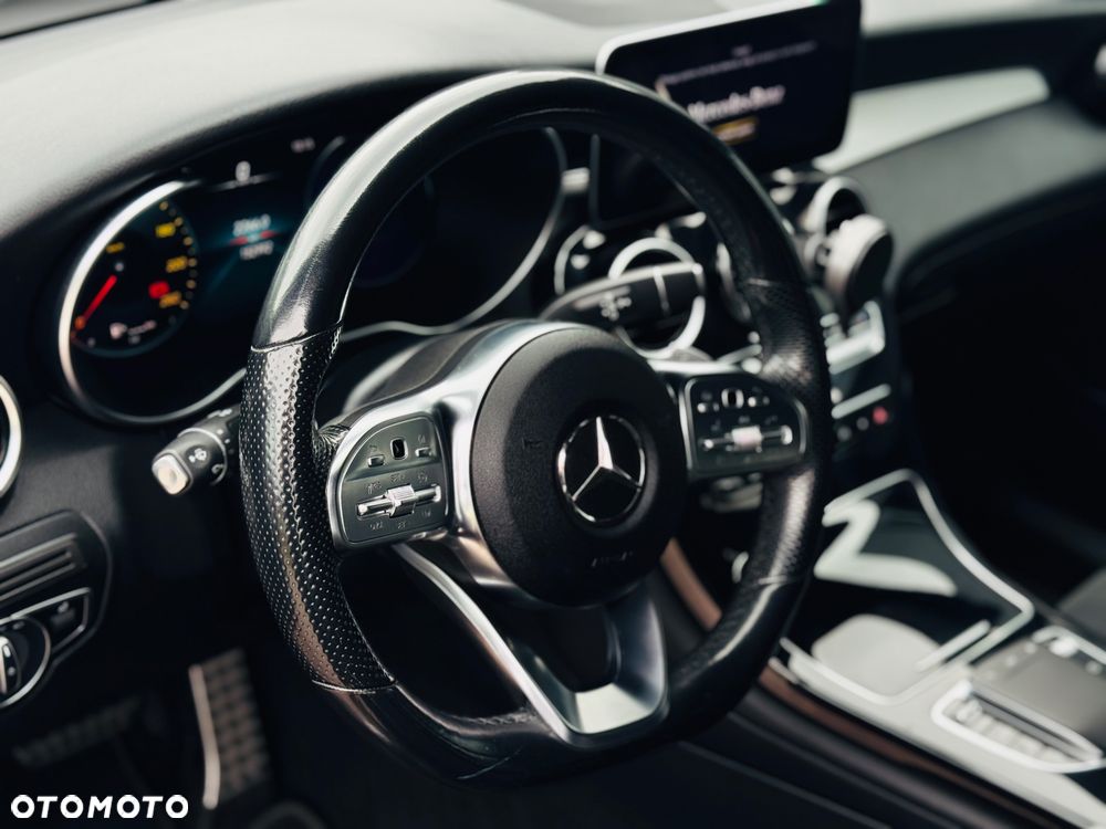 Mercedes-Benz GLC 300 d 4Matic 9G-TRONIC AMG Line Plus - 33