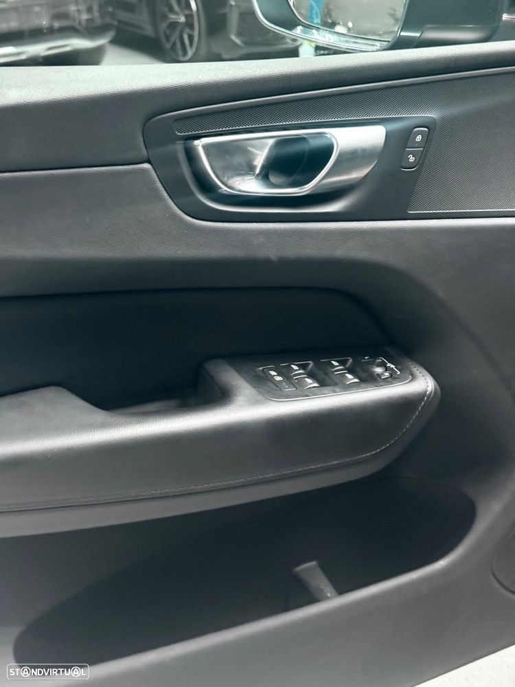 Volvo XC 60 B4 D AWD Plus Dark - 10