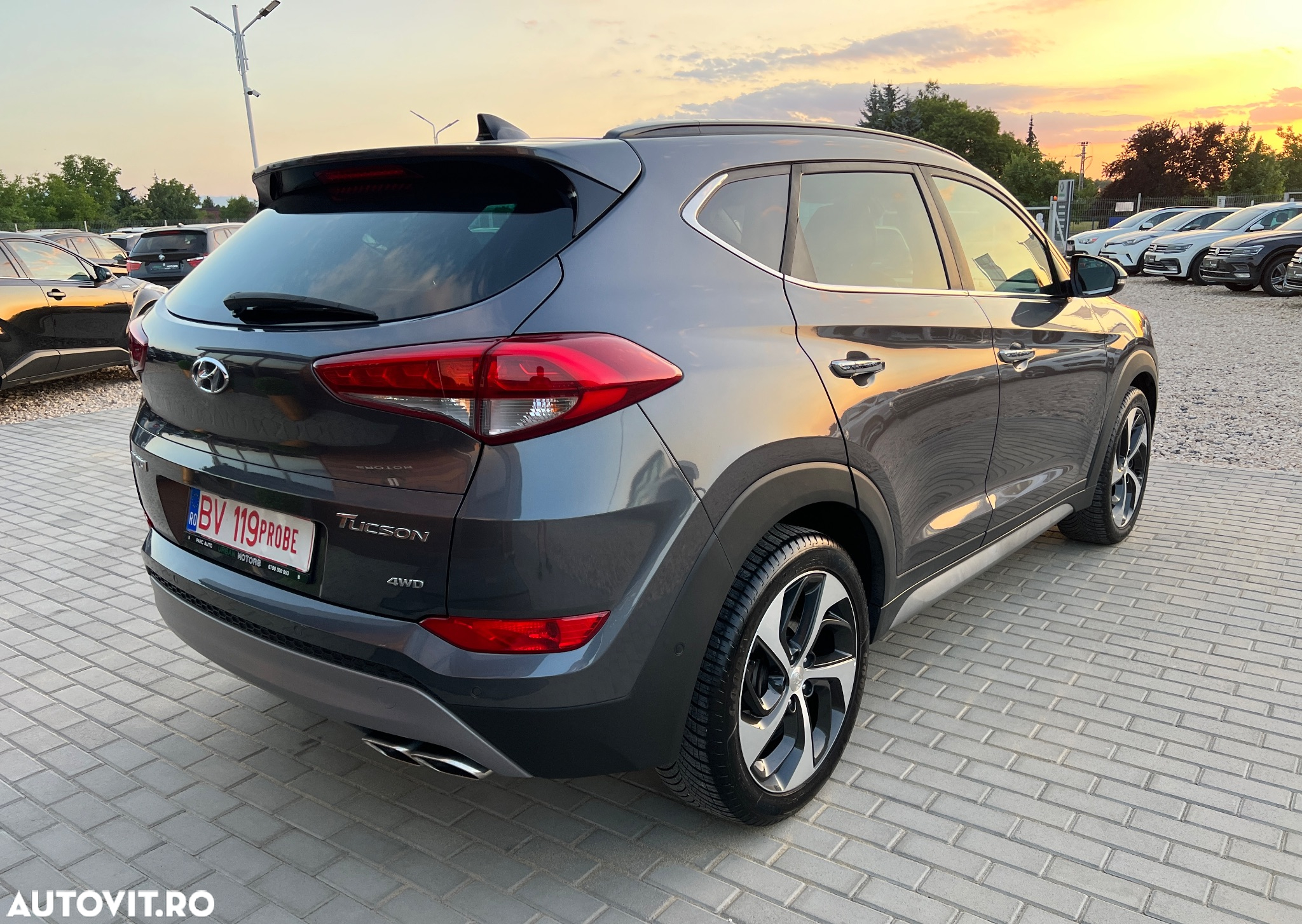 Hyundai Tucson 2.0 CRDI 4WD Automatik Premium - 2