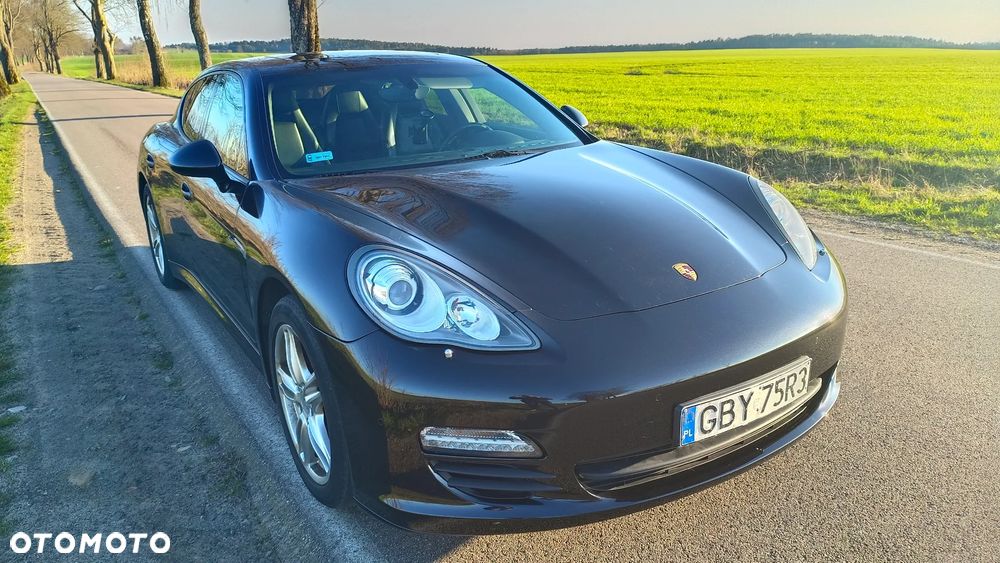 Porsche Panamera Standard - 1