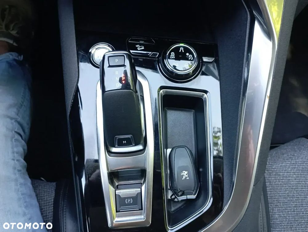 Peugeot 5008 1.6 PureTech Allure S&S EAT8 - 21
