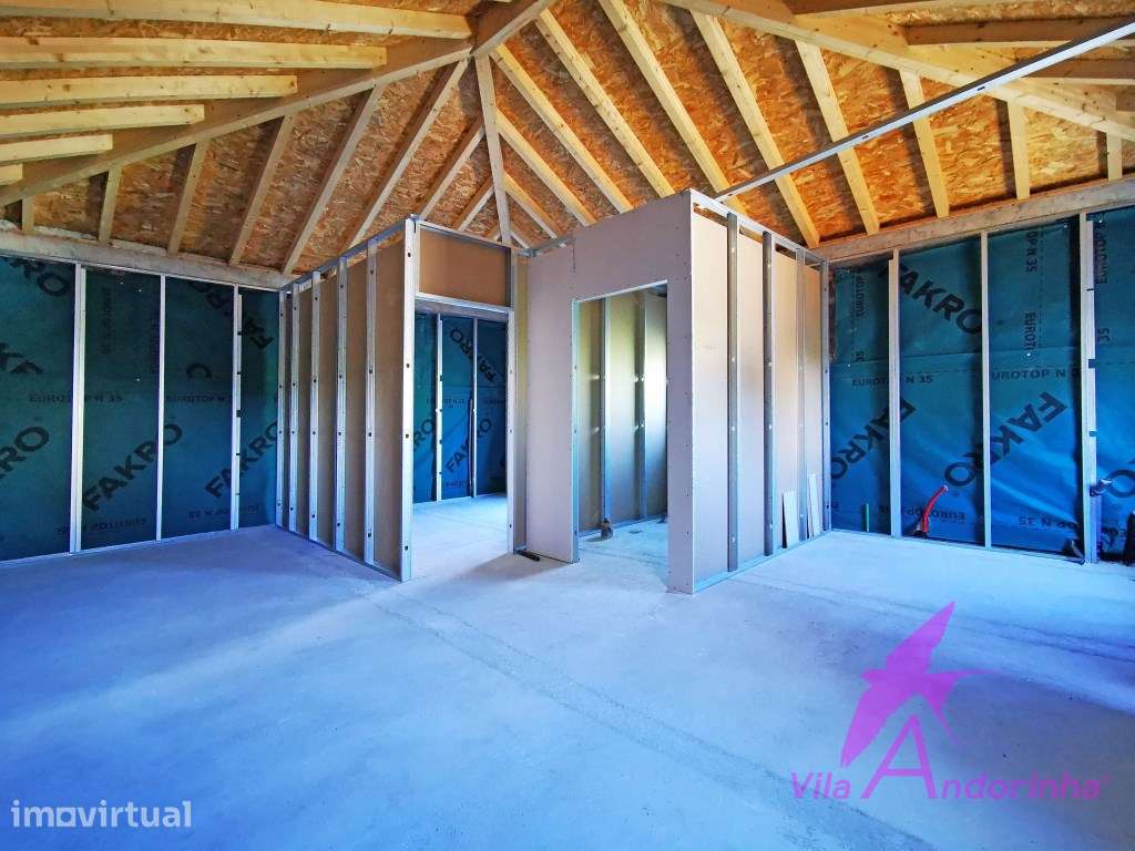 Moradia T1 ou T2 Totalmente Remodelada com Jardim e Estacionamento ... - Grande imagem: 4/12