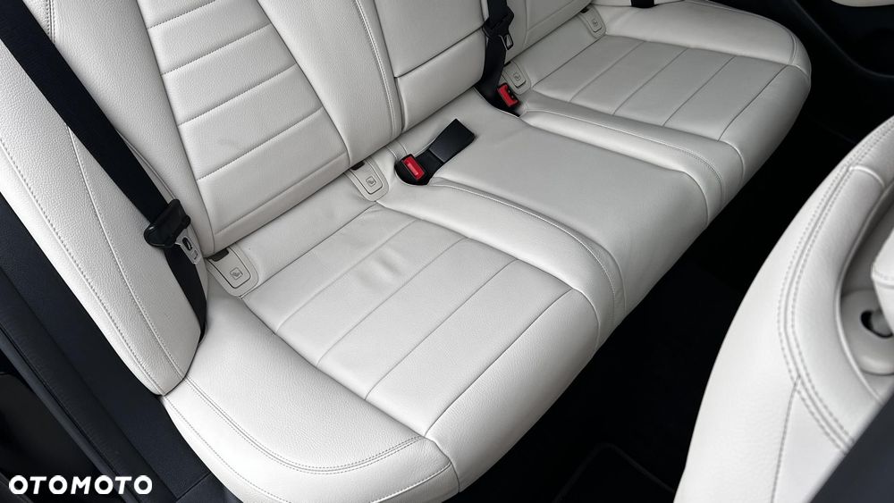Mercedes-Benz Klasa E 220 d 4Matic 9G-TRONIC AMG Line - 29