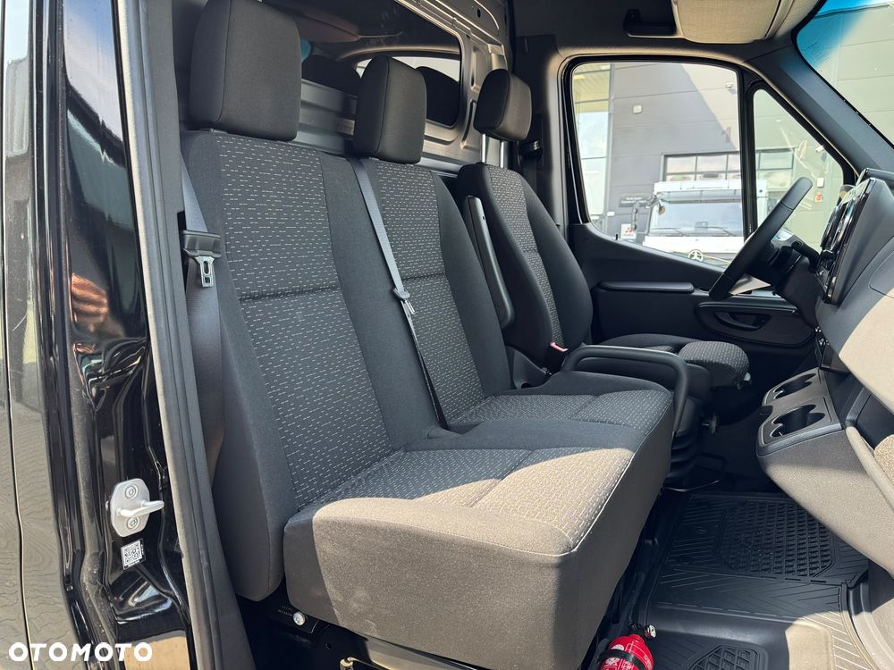 Mercedes-Benz Sprinter - 16