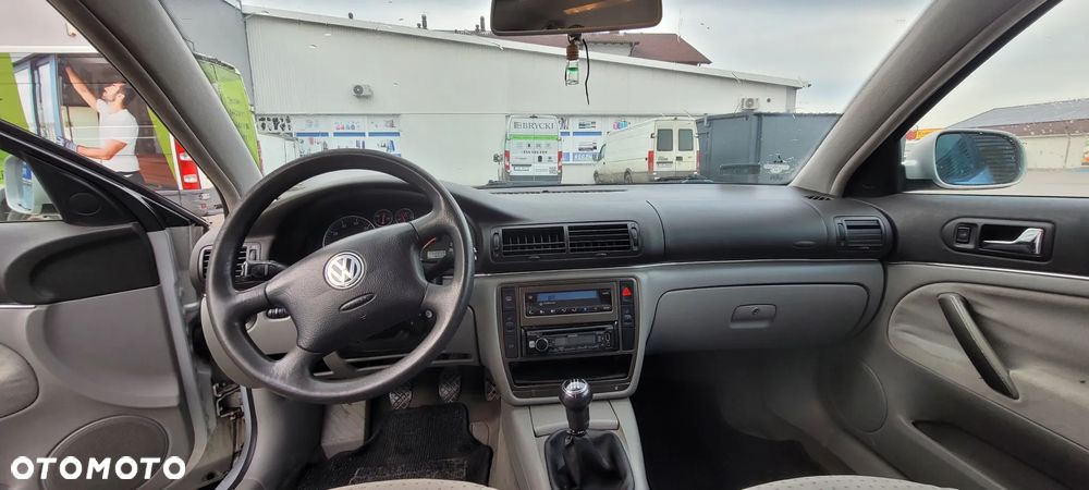 Volkswagen Passat Variant 1.8 - 11