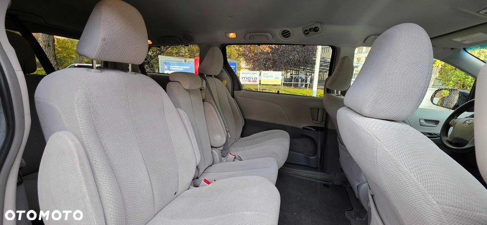 Toyota Sienna - 6
