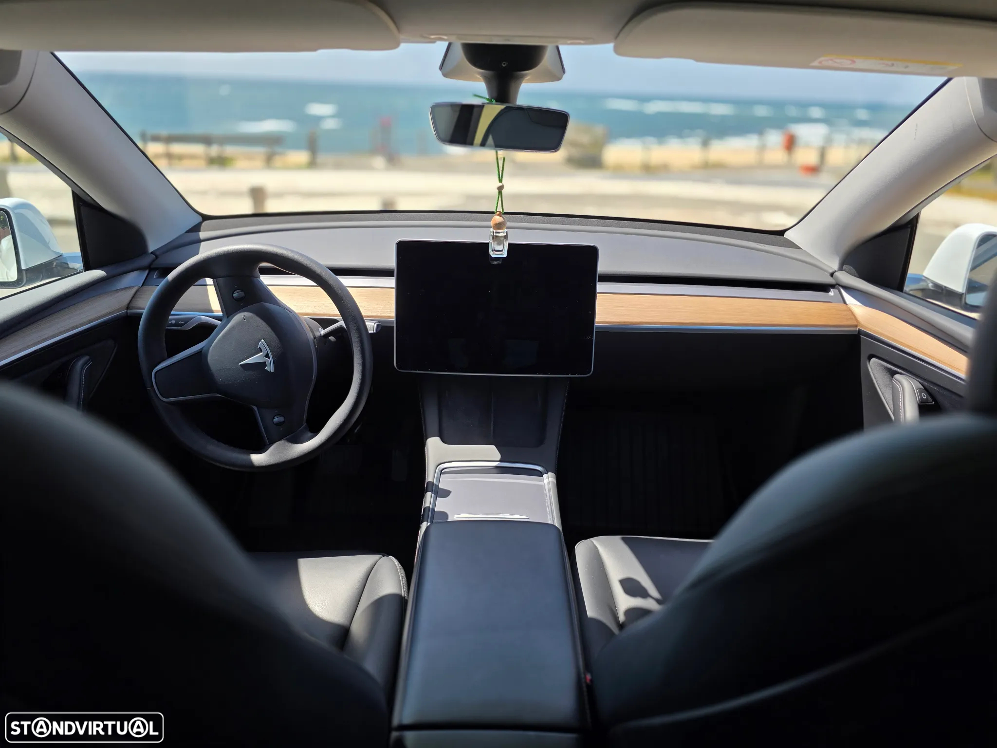 Tesla Model Y Long Range Dual Motor AWD - 12