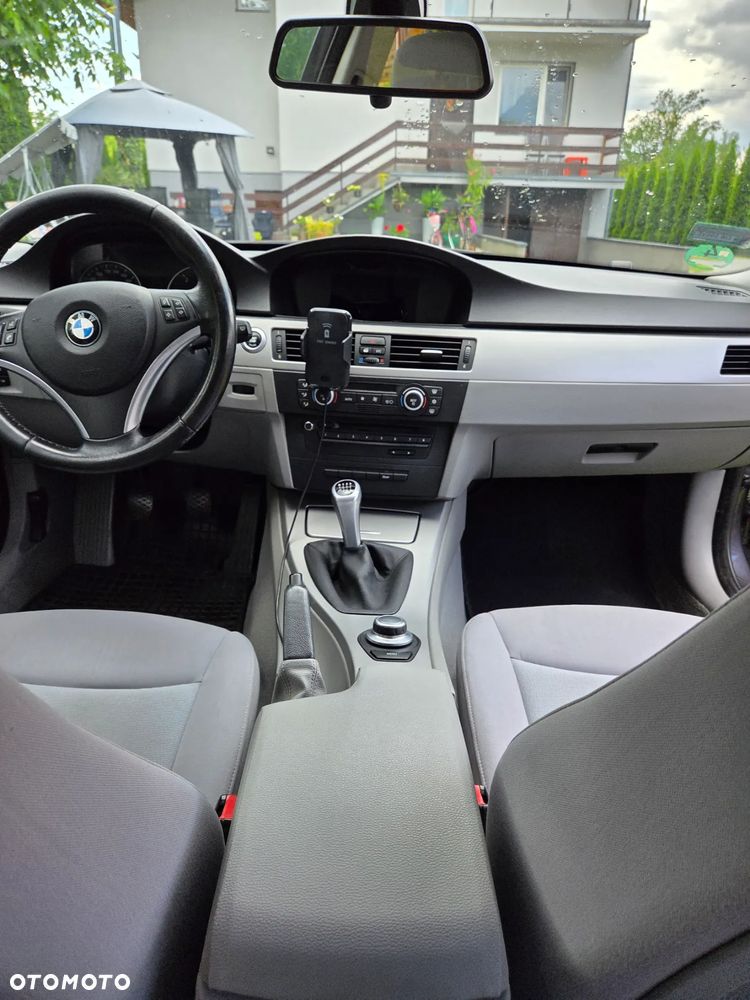 BMW Seria 3 320d DPF Touring - 9