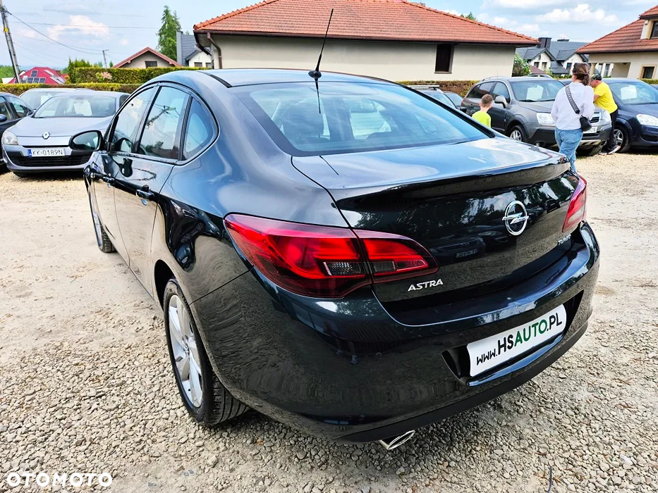 Opel Astra IV 1.4 T Business EU6 - 19