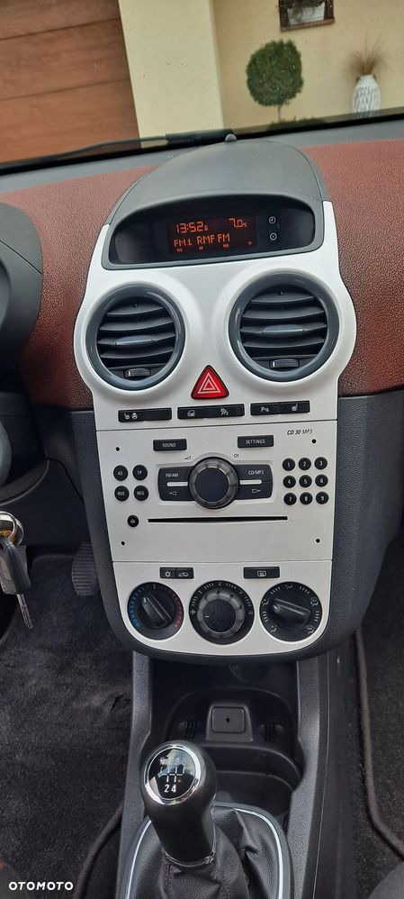 Opel Corsa 1.4 16V Satellite - 14